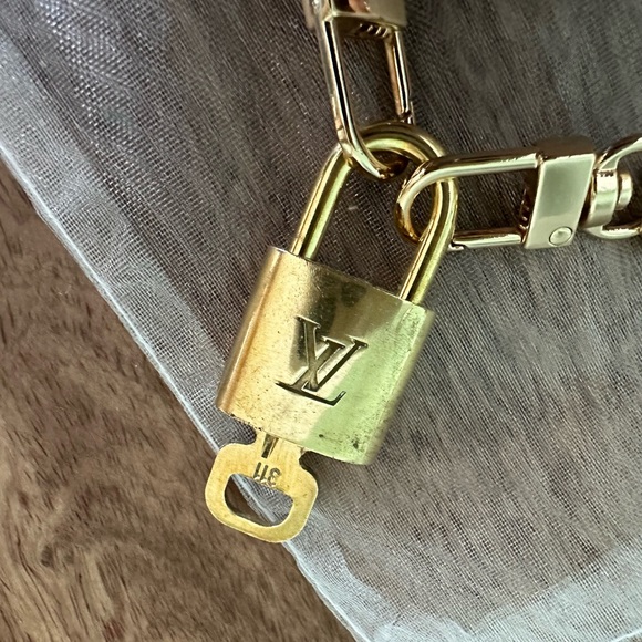 Louis Vuitton Padlock Lock and Key #311 & necklace gold 18” unbranded nwot - Picture 8 of 12